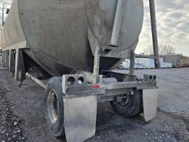 Portable 1982 Freuhauf Cement Pig (7 of 7)